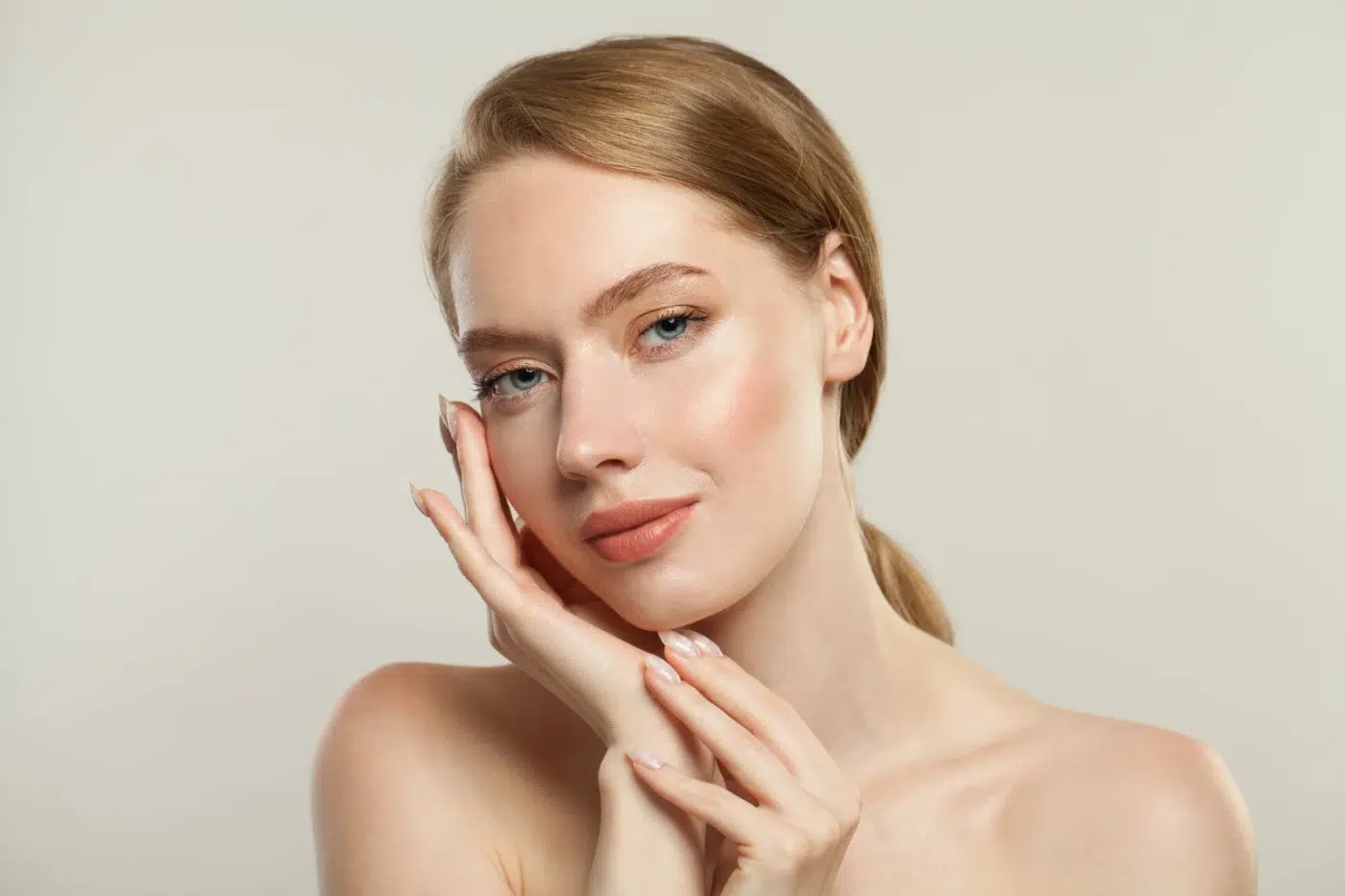 stunning woman red lips beautiful